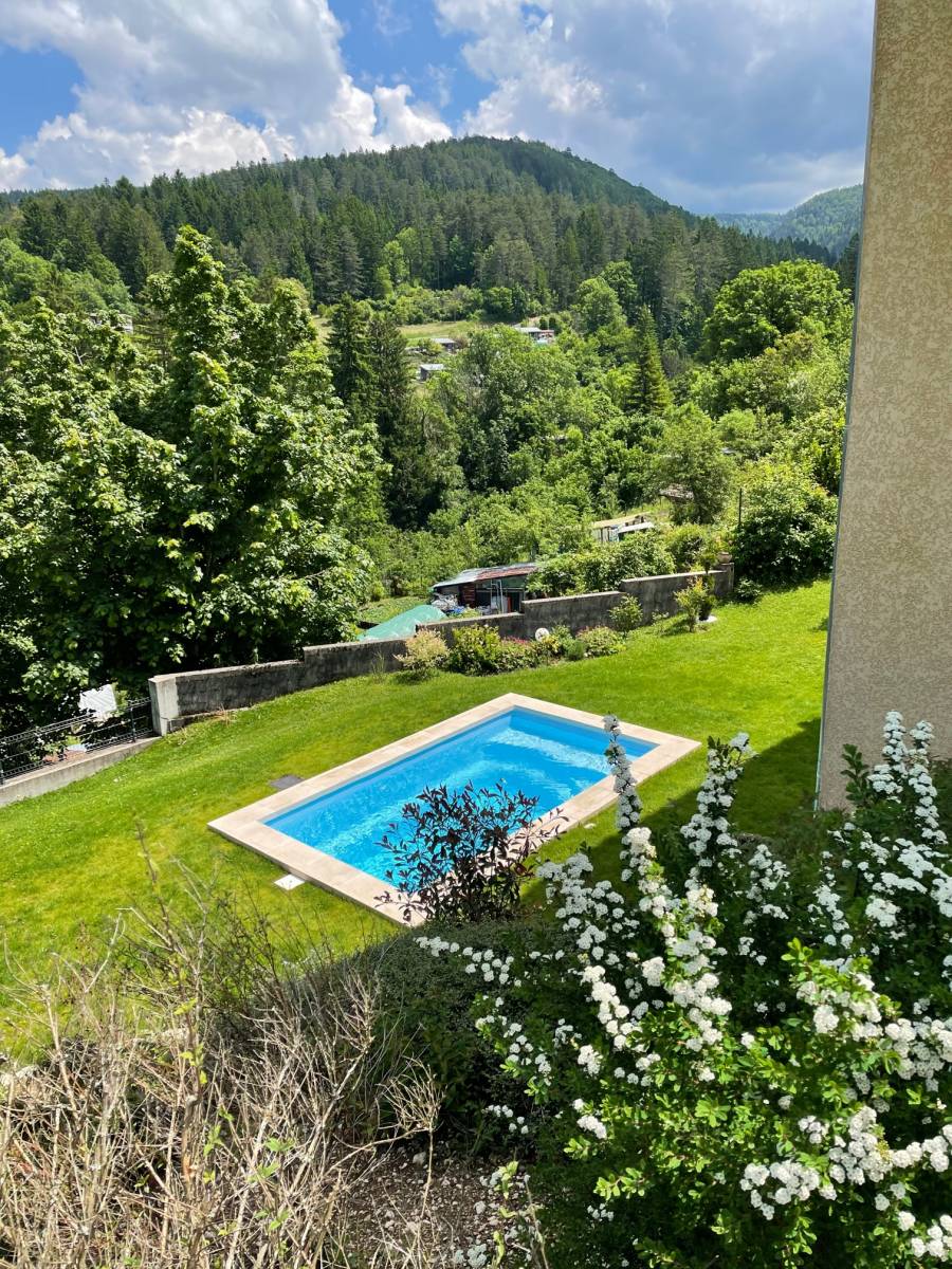 Nous assurons l'entretien de vos piscines coques polyester et les autres (béton, liner) avec mise en service et mise en hivernage